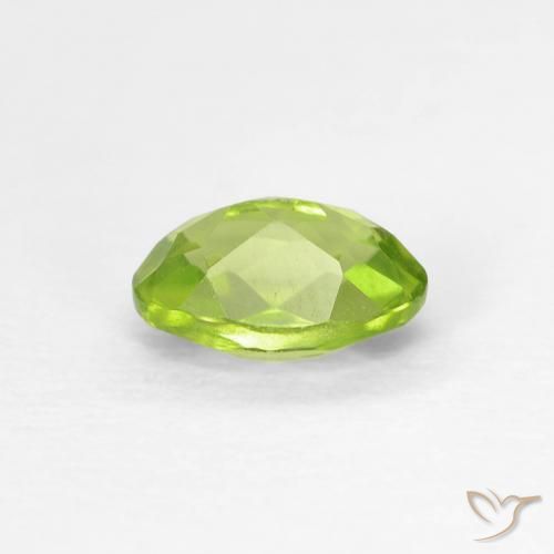 Péridot Vert vif et léger naturelle ovale, 0.62 ct, VVS-VS