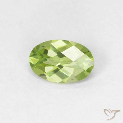 Péridot Vert éclatant naturelle ovale, 0.44 ct, VVS-VS