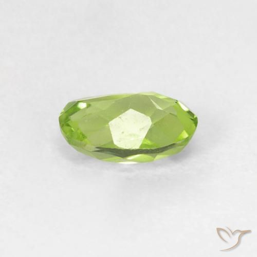 Péridot Vert vif et léger naturelle ovale, 0.58 ct, VVS-VS