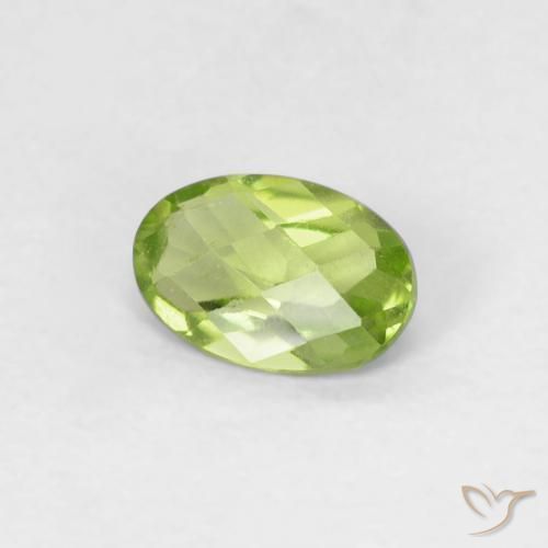 Péridot Vert vif et léger naturelle ovale, 0.49 ct, VVS-VS