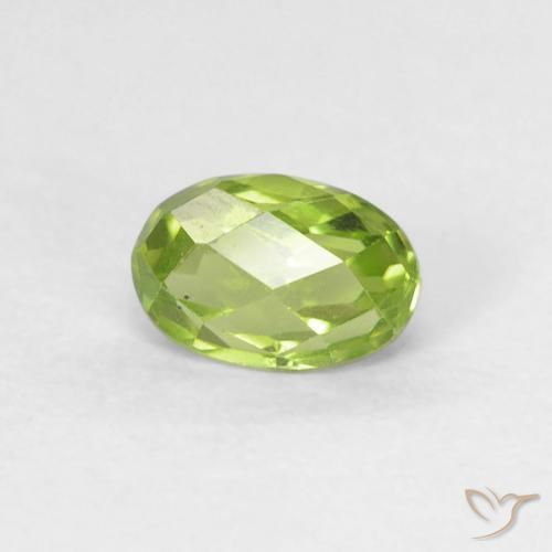 Péridot Vert clair naturelle ovale, 0.68 ct, VVS-VS