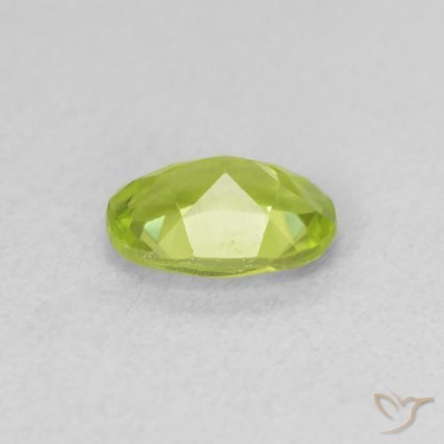 Péridot Vert jaunâtre naturelle ovale, 0.90 ct, VVS-VS