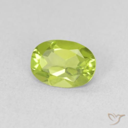 Péridot Vert jaunâtre naturelle ovale, 0.79 ct, VVS-VS