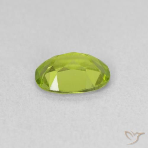 Péridot Vert jaunâtre naturelle ovale, 0.79 ct, VVS-VS