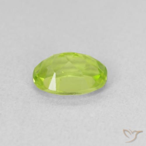 Péridot Vert jaunâtre naturelle ovale, 0.96 ct, VVS-VS