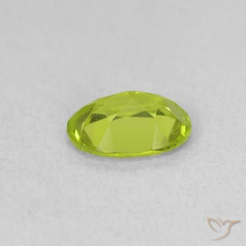Péridot Vert moyen naturelle ovale, 0.80 ct, VVS-VS
