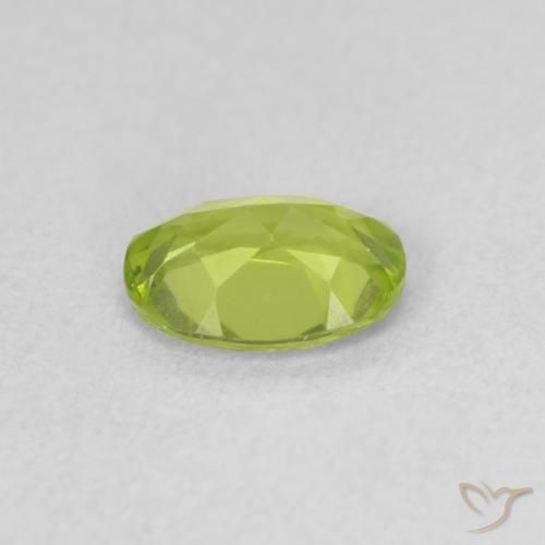 Péridot Vert moyen naturelle ovale, 0.86 ct, VVS-VS