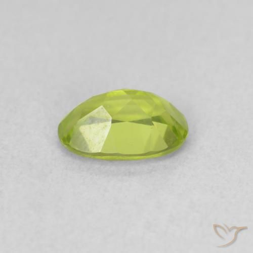 Péridot Vert jaunâtre vif naturelle ovale, 0.83 ct, VVS-VS