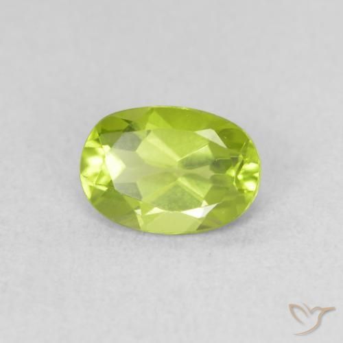 Péridot Vert jaunâtre vif naturelle ovale, 0.91 ct, VVS-VS