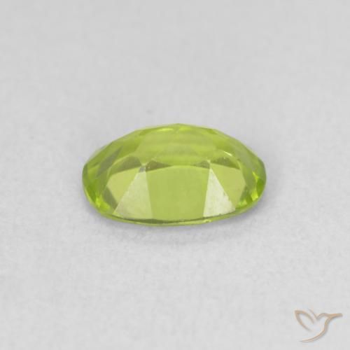 Péridot Vert jaunâtre vif naturelle ovale, 0.91 ct, VVS-VS