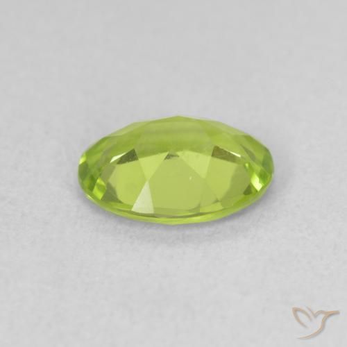 Péridot Vert jaunâtre vif naturelle ovale, 1.07 ct, VVS-VS
