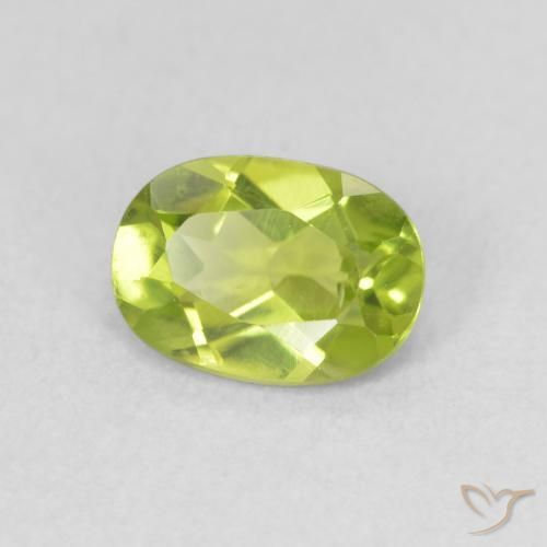 Péridot Vert jaunâtre vif naturelle ovale, 0.91 ct, VS