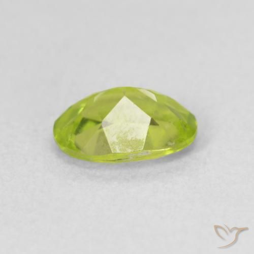 Péridot Vert jaunâtre vif naturelle ovale, 0.91 ct, VS