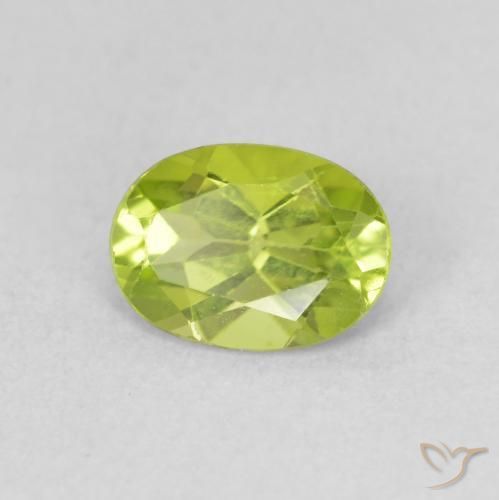 Péridot Vert jaunâtre vif naturelle ovale, 0.87 ct, VS