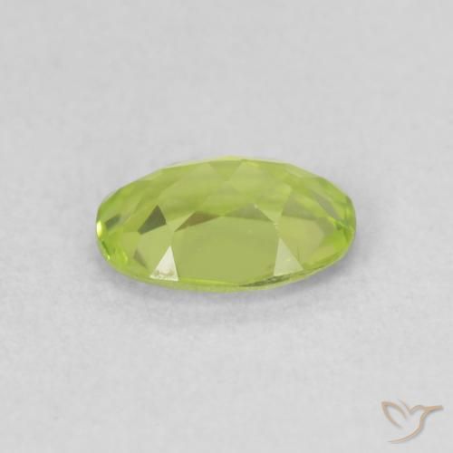 Péridot Vert clair naturelle ovale, 0.85 ct, VS
