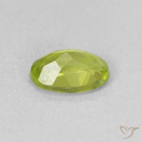Péridot Vert clair naturelle ovale, 0.84 ct, VS