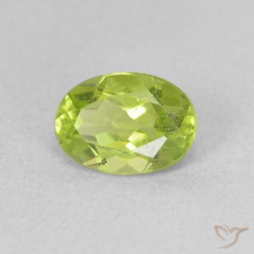Péridot Vert moyen naturelle ovale, 0.95 ct, VS