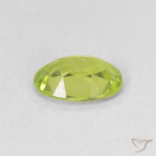 Péridot Vert jaunâtre vif naturelle ovale, 0.81 ct, VS
