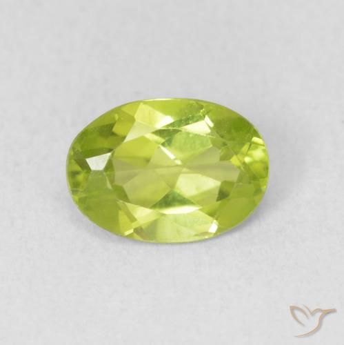 Péridot Vert jaunâtre vif naturelle ovale, 0.85 ct, VS