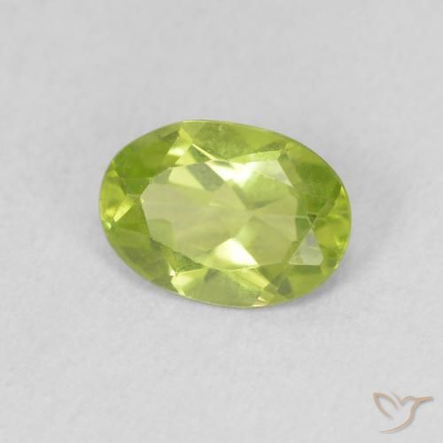 Péridot Vert jaunâtre vif naturelle ovale, 0.85 ct, VS