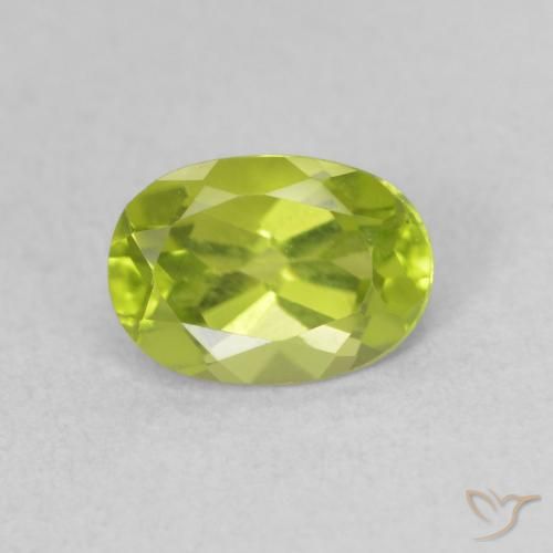 Péridot Vert jaunâtre vif naturelle ovale, 0.98 ct, VS