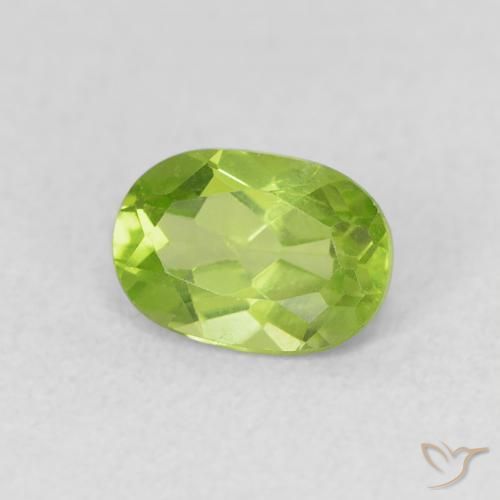 Péridot Vert moyen naturelle ovale, 0.96 ct, VS