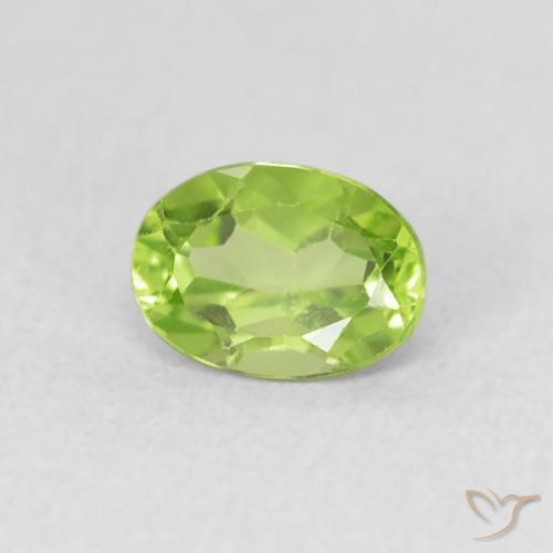 Péridot Medium Light-Green naturelle ovale, 0.95 ct, VS