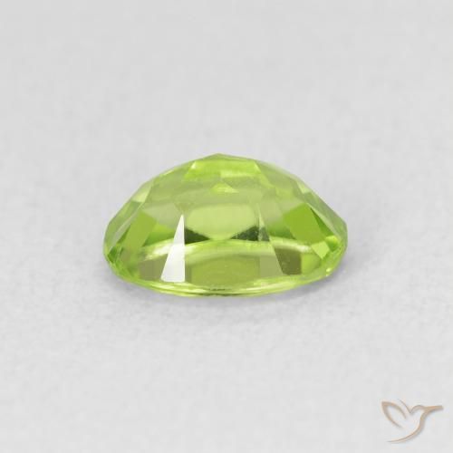 Péridot Medium Light-Green naturelle ovale, 0.95 ct, VS