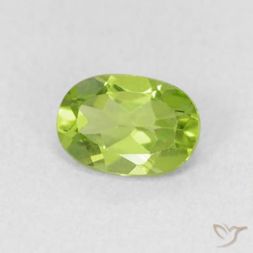 Péridot Vert éclatant naturelle ovale, 0.96 ct, VS