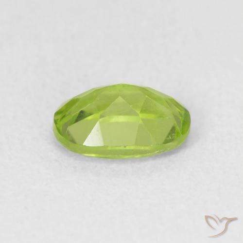 Péridot Vert éclatant naturelle ovale, 0.96 ct, VS