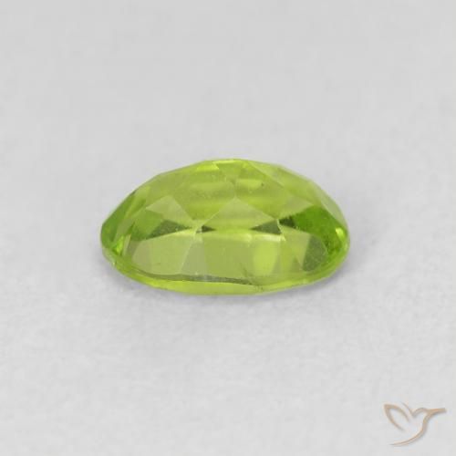 Péridot Vert éclatant naturelle ovale, 0.86 ct, VS