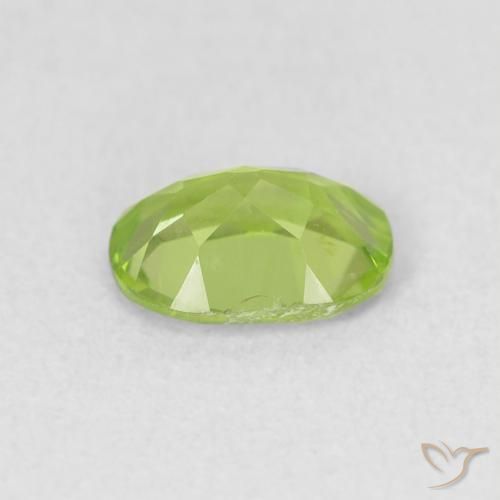 Péridot Vert clair naturelle ovale, 0.96 ct, VS