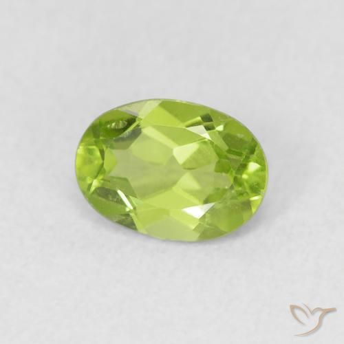 Péridot Vert éclatant naturelle ovale, 0.91 ct, VS