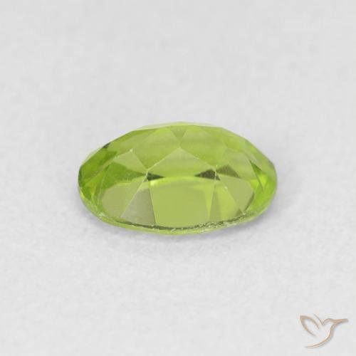 Péridot Vert éclatant naturelle ovale, 0.91 ct, VS