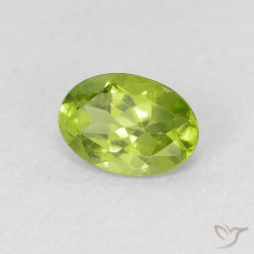 Péridot Vert moyen naturelle ovale, 0.85 ct, VS