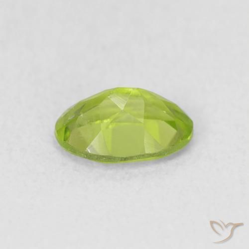 Péridot Vert moyen naturelle ovale, 0.85 ct, VS