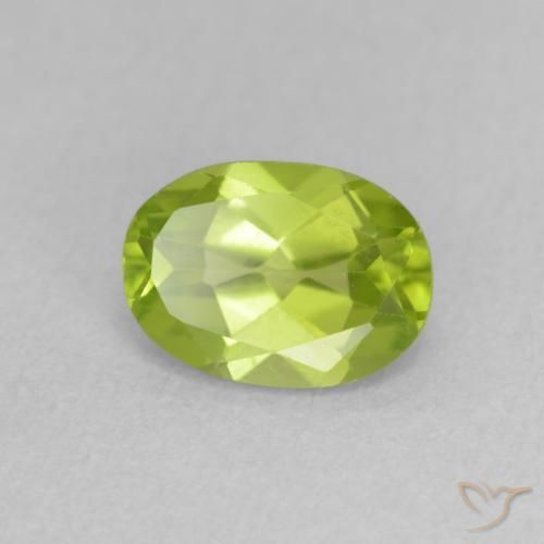 Péridot Vert éclatant naturelle ovale, 0.88 ct, VS
