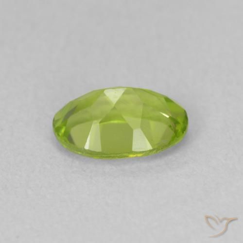 Péridot Vert jaunâtre naturelle ovale, 0.85 ct, VS
