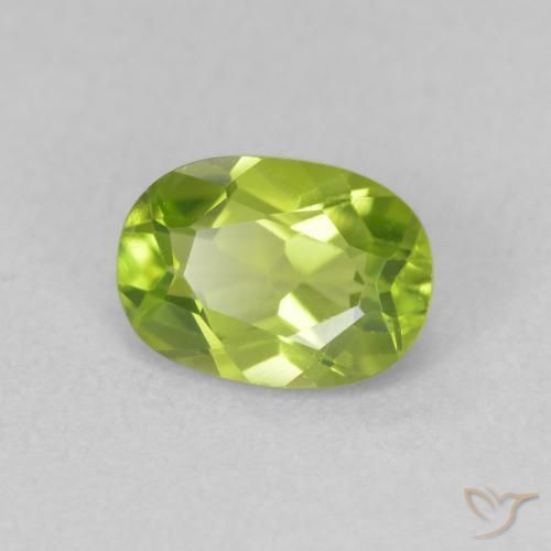 Péridot Vert jaunâtre naturelle ovale, 0.96 ct, VS
