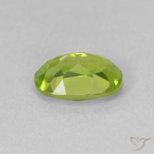 Péridot Vert jaunâtre naturelle ovale, 0.96 ct, VS