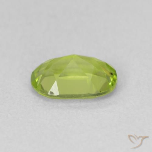 Péridot Vert jaunâtre vif naturelle ovale, 0.86 ct, VS
