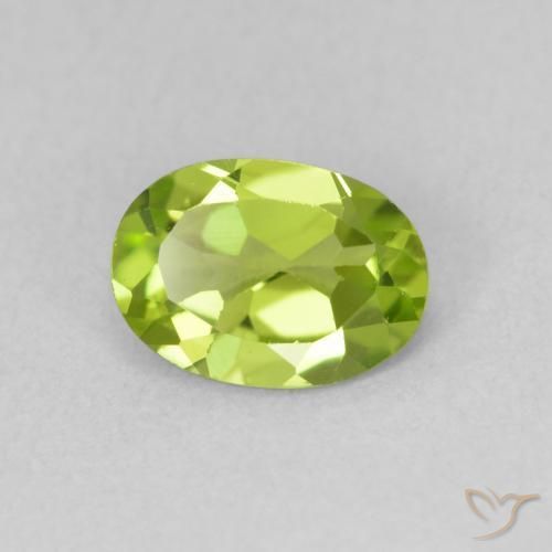 Péridot Vert moyen naturelle ovale, 0.95 ct, VS