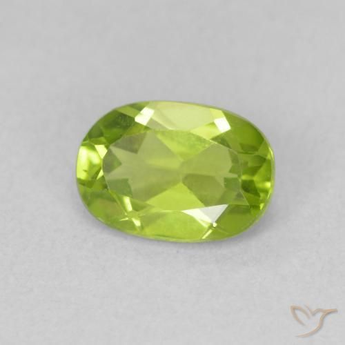 Péridot Vert moyen naturelle ovale, 0.93 ct, VS