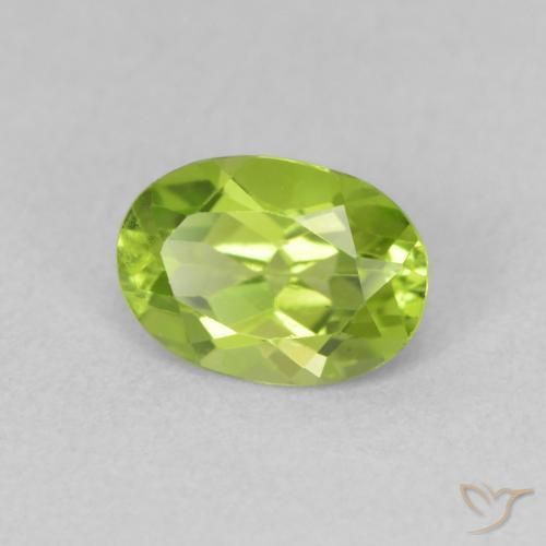 Péridot Vert éclatant naturelle ovale, 0.92 ct, VS