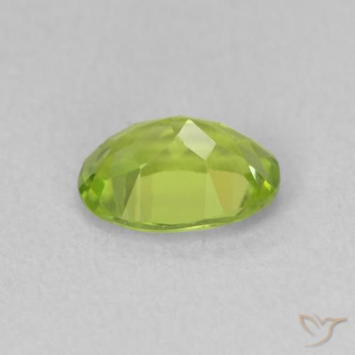Péridot Vert éclatant naturelle ovale, 0.92 ct, VS