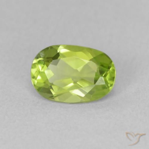 Péridot Vert jaunâtre vif naturelle ovale, 0.84 ct, VS