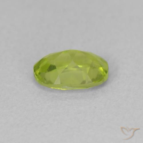 Péridot Vert jaunâtre vif naturelle ovale, 0.94 ct, VVS-VS