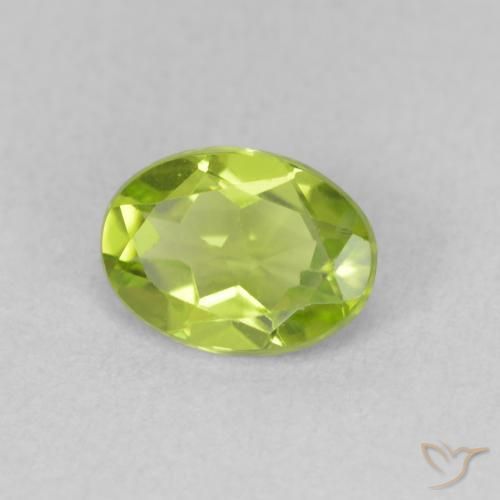 Péridot Vert moyen naturelle ovale, 1.07 ct, VVS-VS