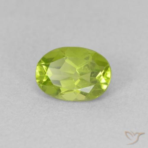 Péridot Vert jaunâtre naturelle ovale, 0.86 ct, VVS-VS