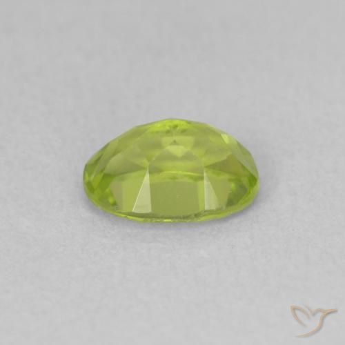 Péridot Vert jaunâtre naturelle ovale, 0.86 ct, VVS-VS